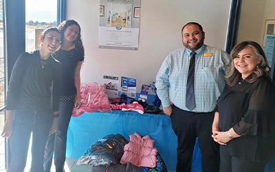 SantaFe-ClothingDrive-Volunteer